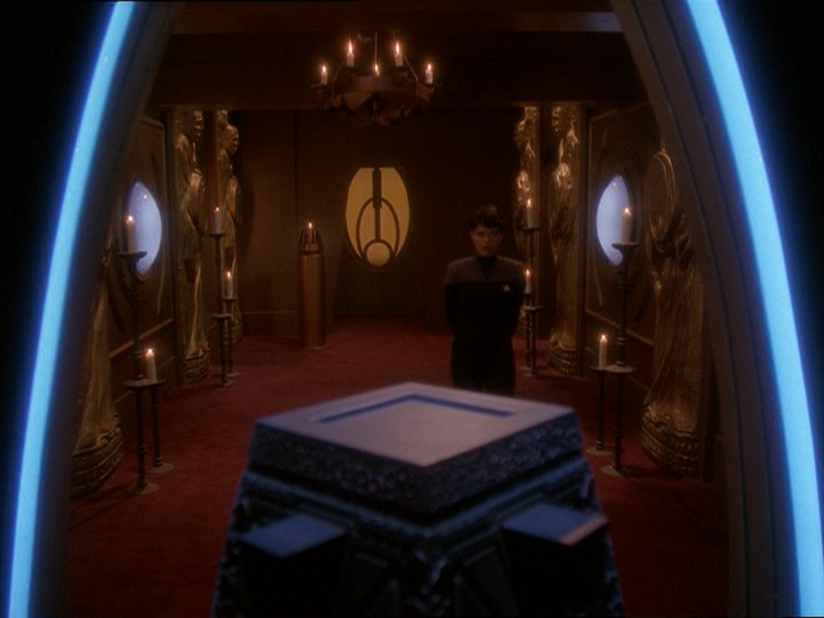 extant_StarTrek_DS9_7x03-Afterimage_0104.jpg