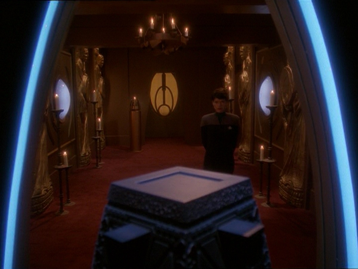 extant_StarTrek_DS9_7x03-Afterimage_0105.jpg