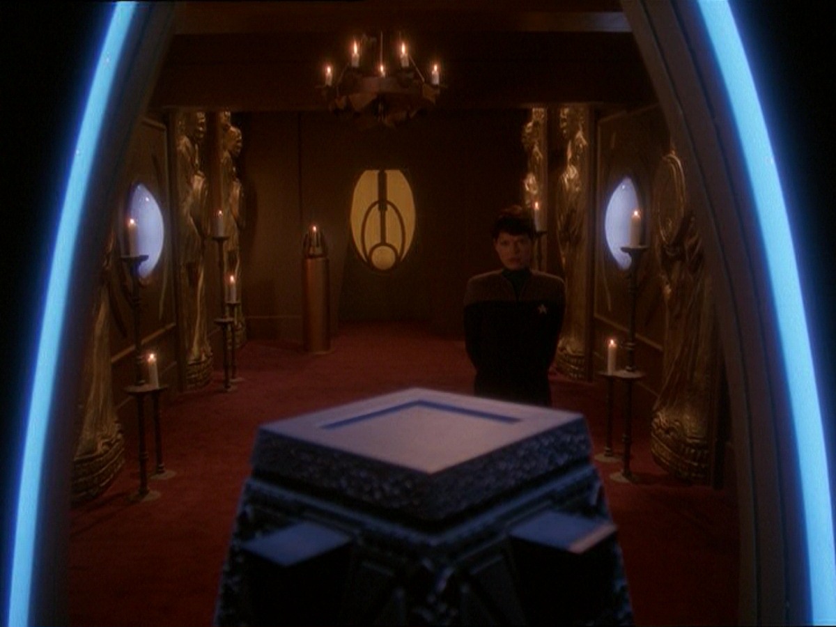 extant_StarTrek_DS9_7x03-Afterimage_0106.jpg