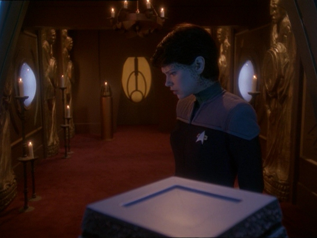 extant_StarTrek_DS9_7x03-Afterimage_0117.jpg