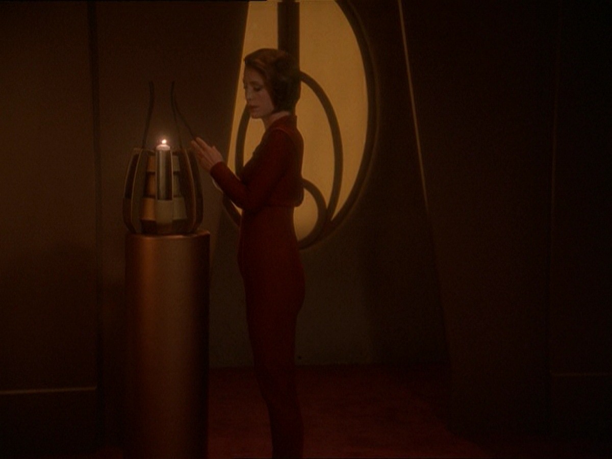 extant_StarTrek_DS9_7x03-Afterimage_0134.jpg