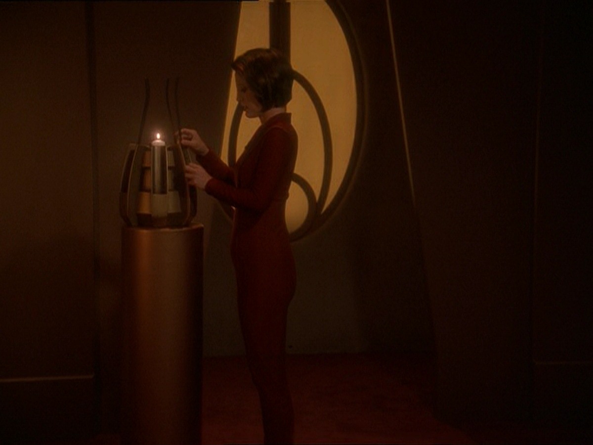 extant_StarTrek_DS9_7x03-Afterimage_0137.jpg
