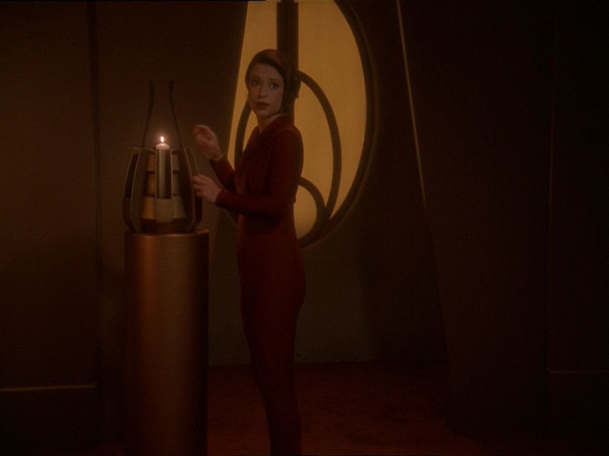 extant_StarTrek_DS9_7x03-Afterimage_0138.jpg