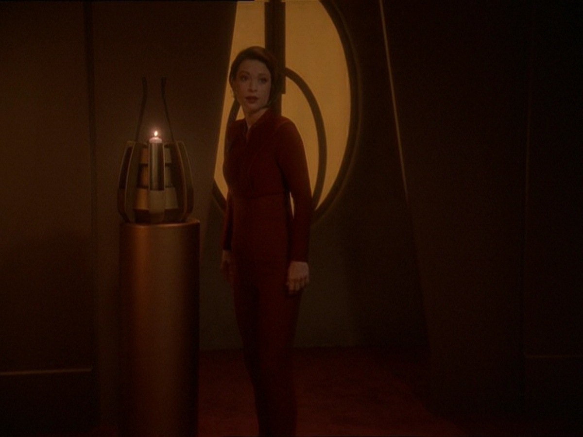 extant_StarTrek_DS9_7x03-Afterimage_0139.jpg
