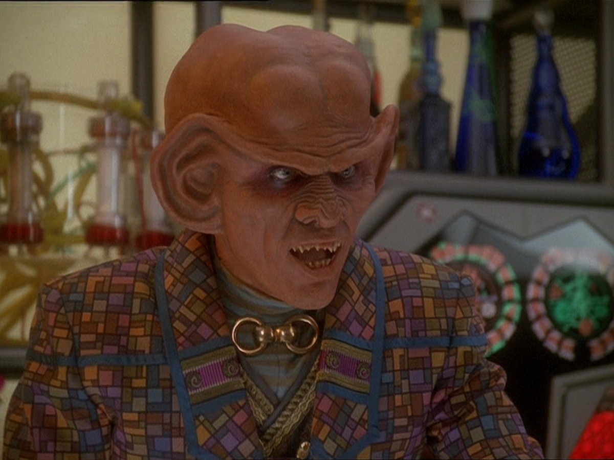 extant_StarTrek_DS9_7x03-Afterimage_0280.jpg