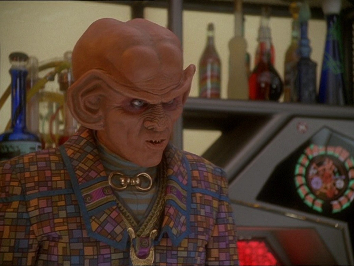 extant_StarTrek_DS9_7x03-Afterimage_0290.jpg