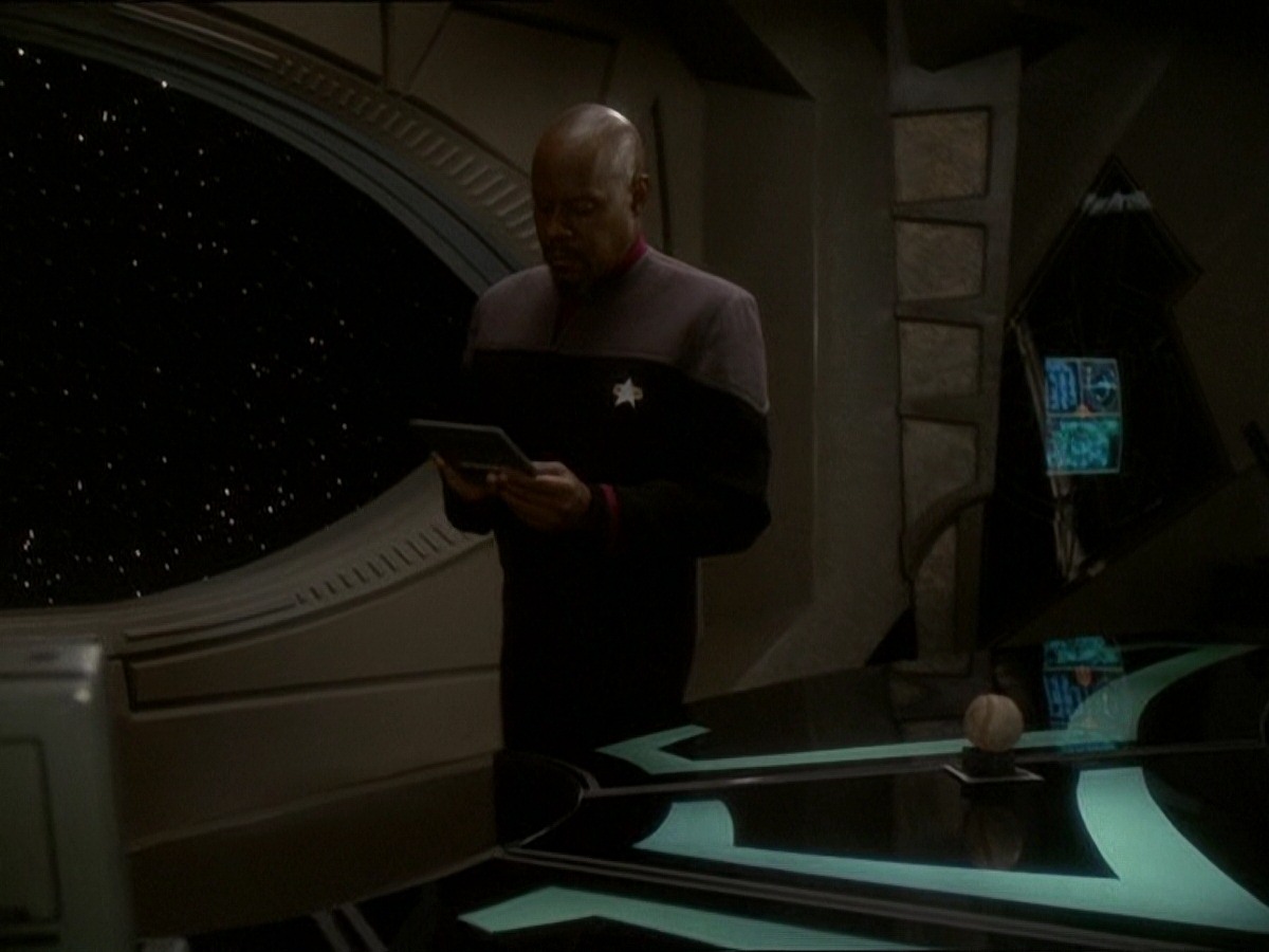 extant_StarTrek_DS9_7x03-Afterimage_0552.jpg