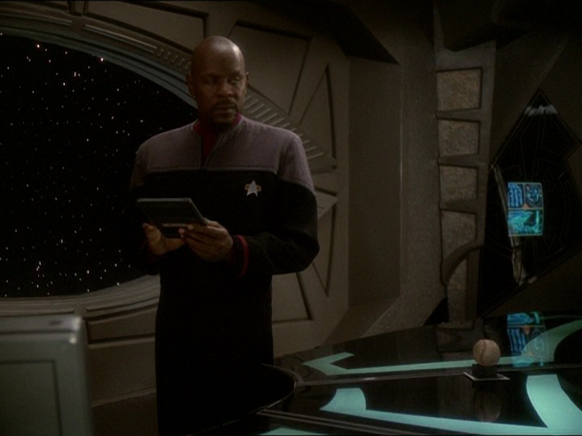 extant_StarTrek_DS9_7x03-Afterimage_0558.jpg