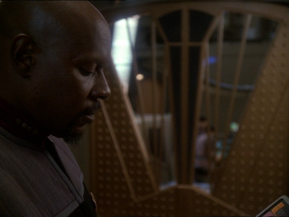 extant_StarTrek_DS9_7x03-Afterimage_0566.jpg