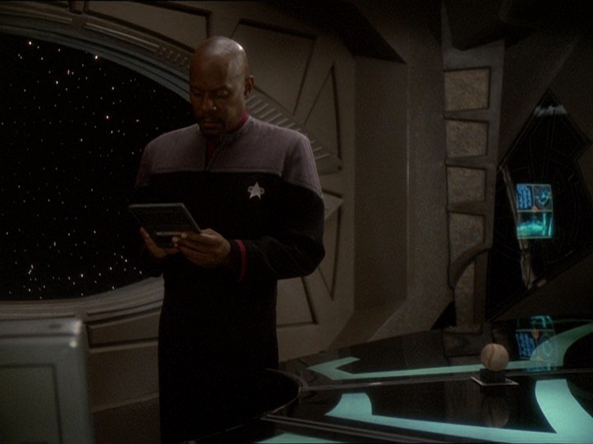 extant_StarTrek_DS9_7x03-Afterimage_0568.jpg