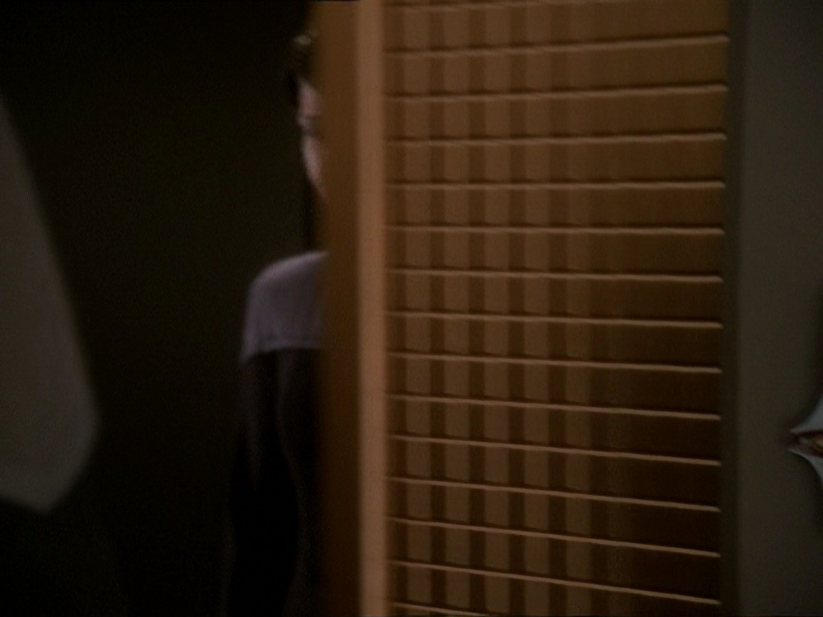 extant_StarTrek_DS9_7x03-Afterimage_0587.jpg