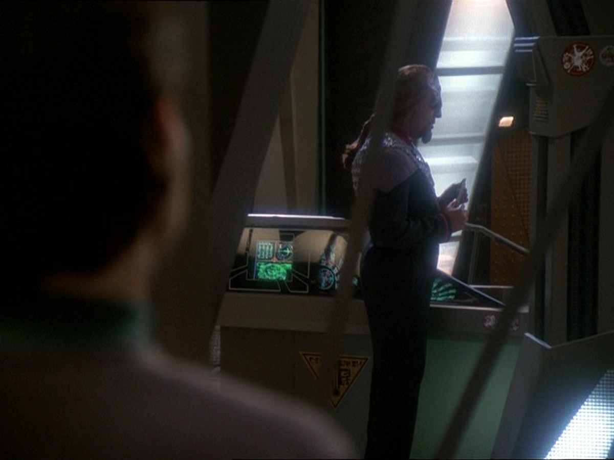 extant_StarTrek_DS9_7x03-Afterimage_0674.jpg