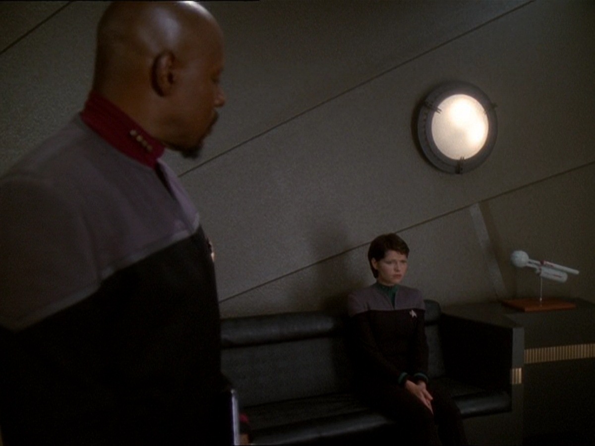 extant_StarTrek_DS9_7x03-Afterimage_0688.jpg