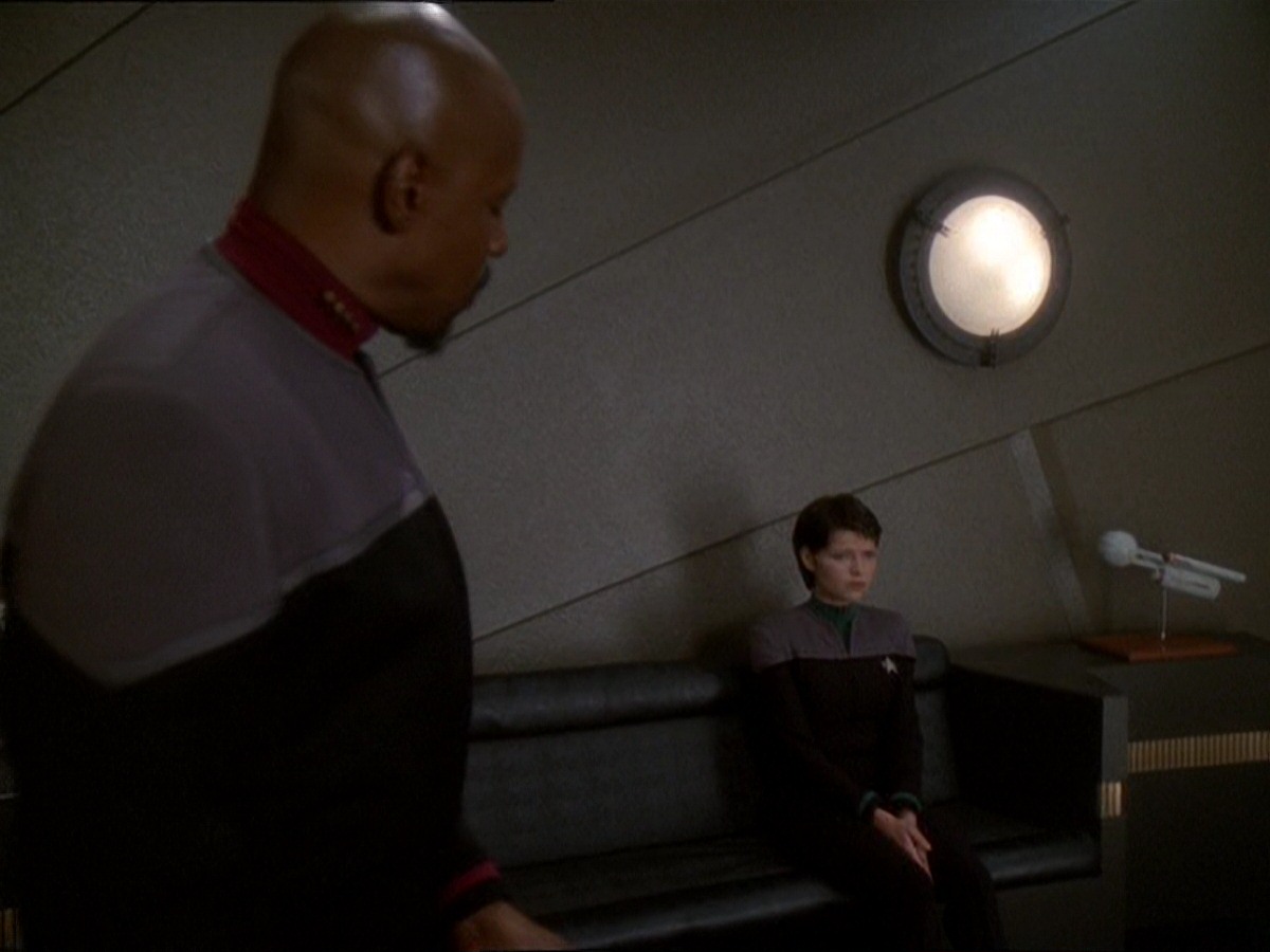 extant_StarTrek_DS9_7x03-Afterimage_0689.jpg