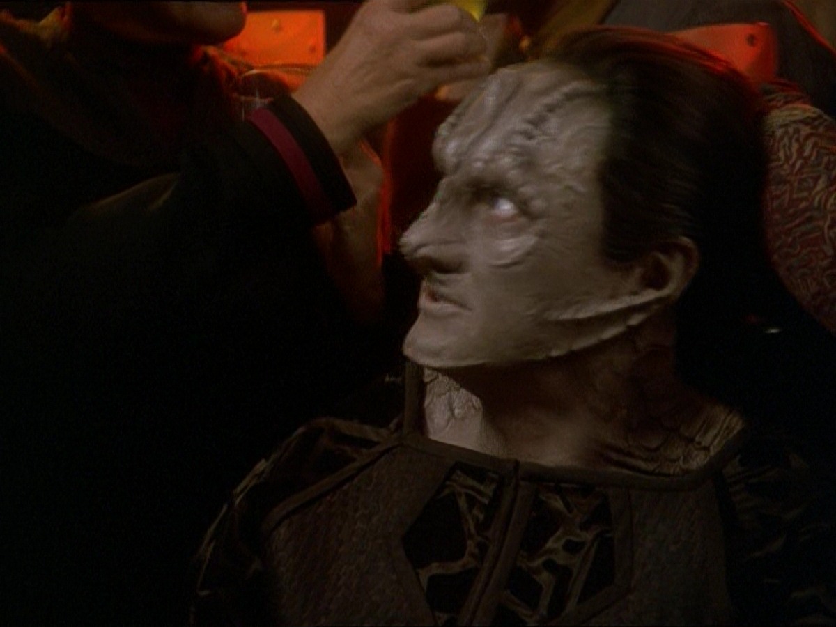 extant_StarTrek_DS9_7x03-Afterimage_0779.jpg