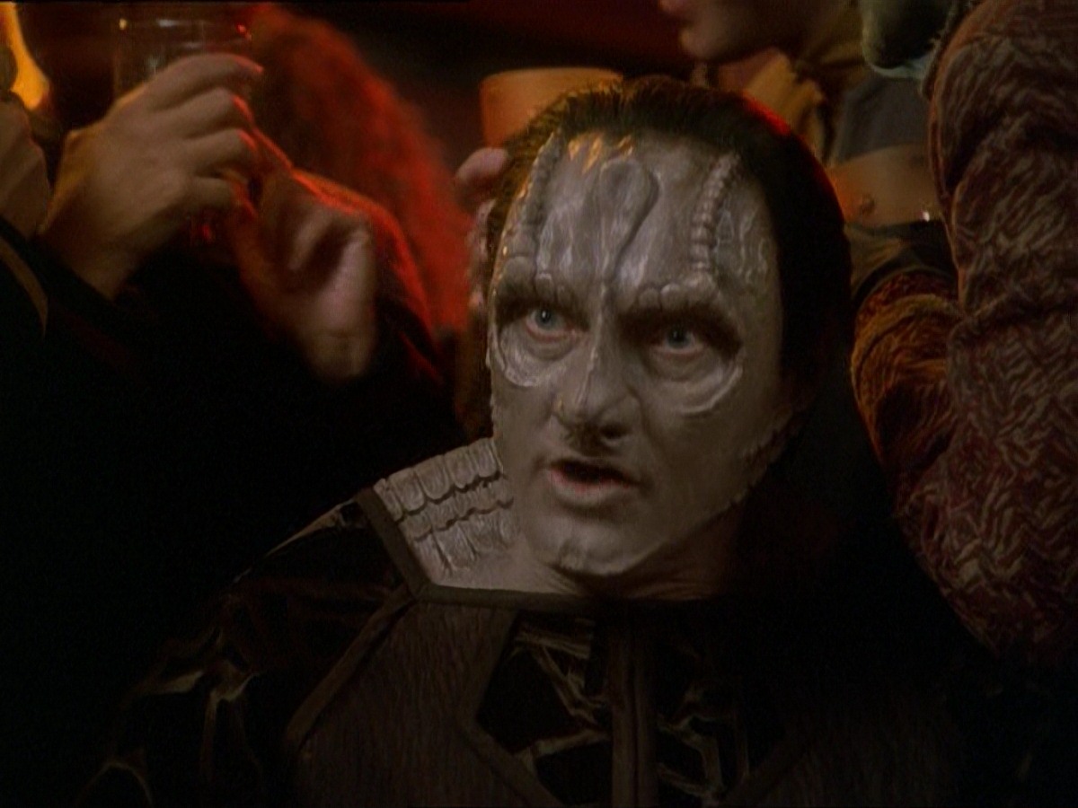 extant_StarTrek_DS9_7x03-Afterimage_0801.jpg