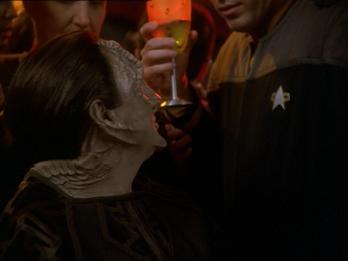 extant_StarTrek_DS9_7x03-Afterimage_0804.jpg