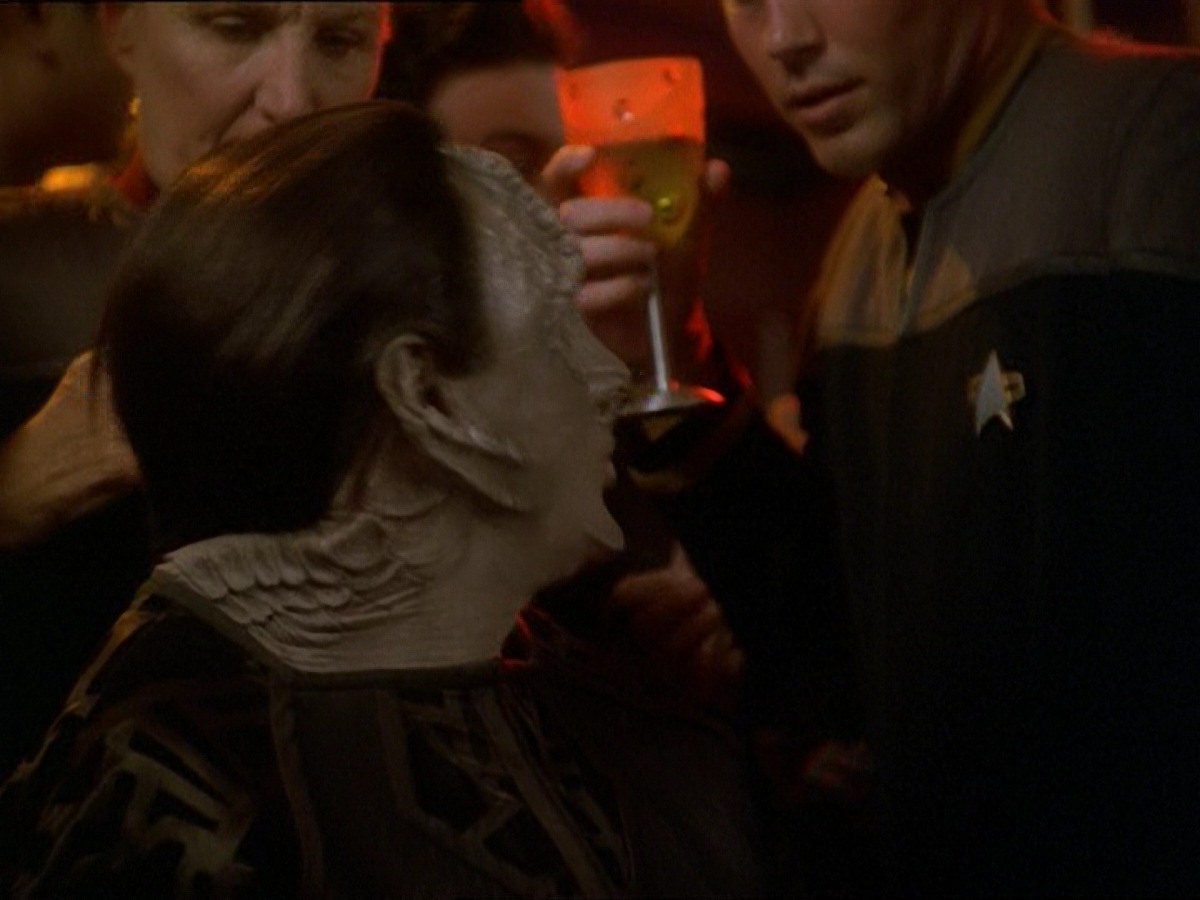 extant_StarTrek_DS9_7x03-Afterimage_0805.jpg