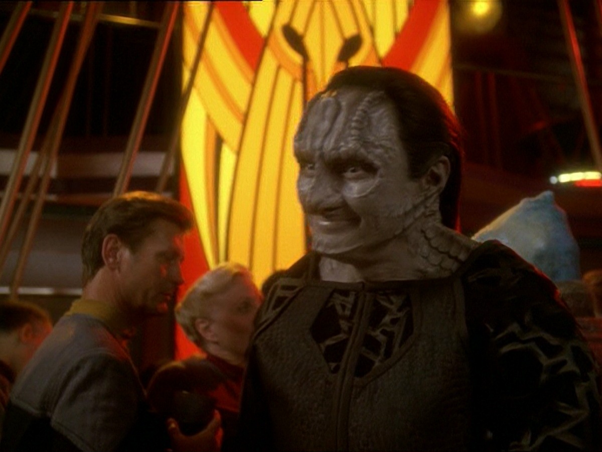 extant_StarTrek_DS9_7x03-Afterimage_0823.jpg