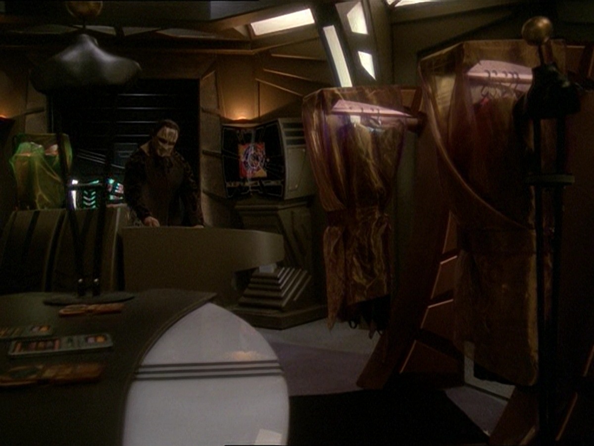 extant_StarTrek_DS9_7x03-Afterimage_0840.jpg