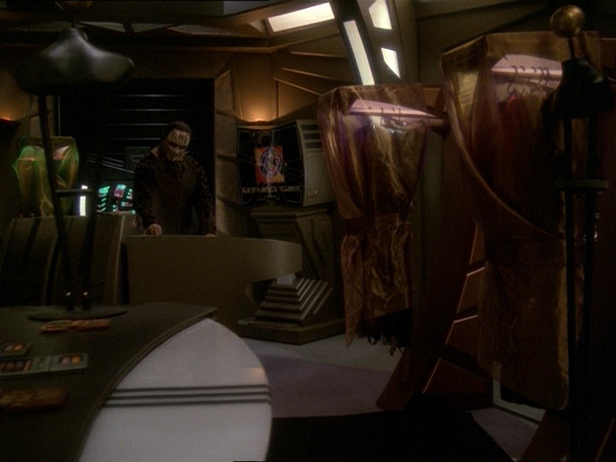 extant_StarTrek_DS9_7x03-Afterimage_0841.jpg