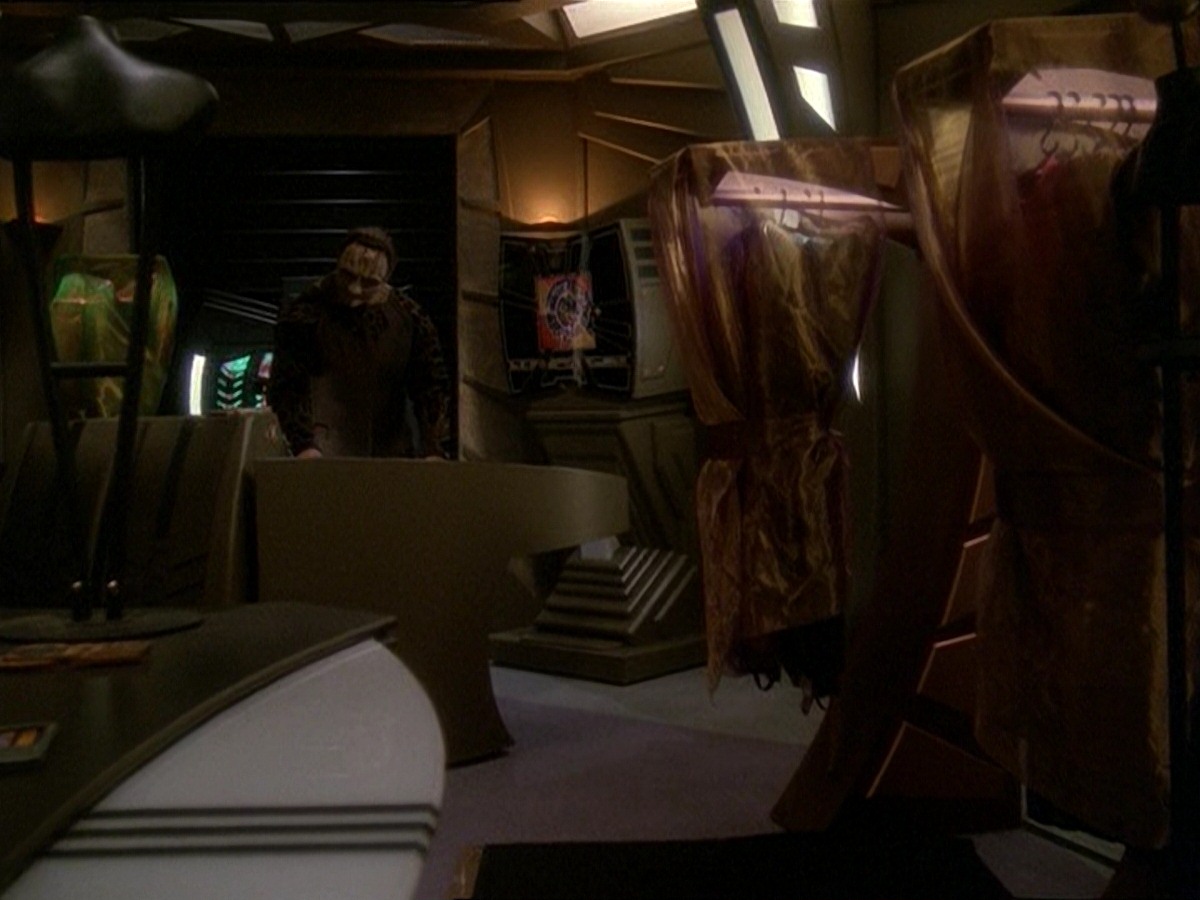 extant_StarTrek_DS9_7x03-Afterimage_0843.jpg