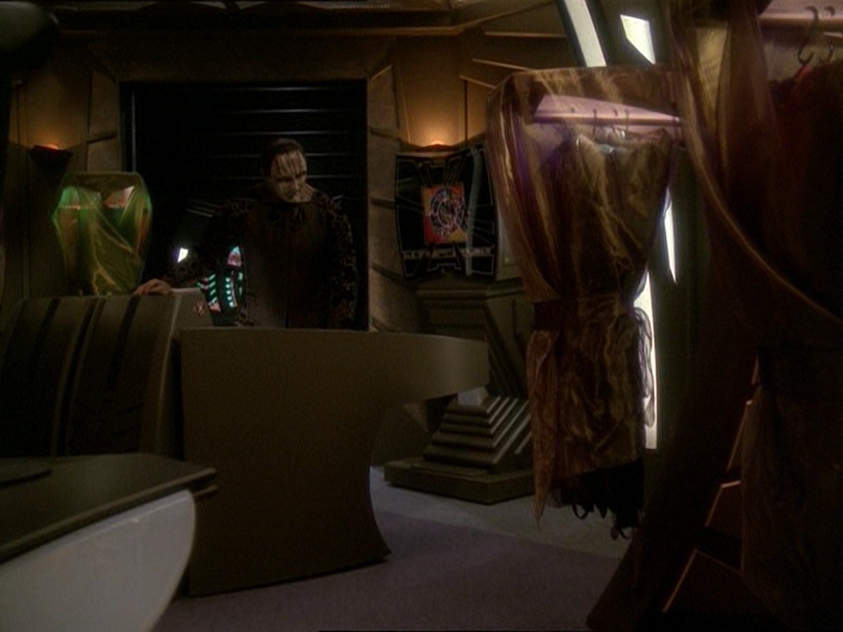 extant_StarTrek_DS9_7x03-Afterimage_0847.jpg