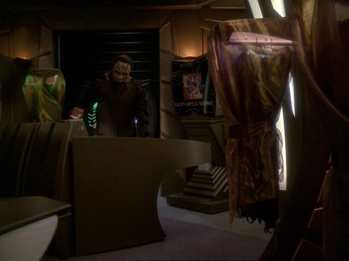 extant_StarTrek_DS9_7x03-Afterimage_0849.jpg