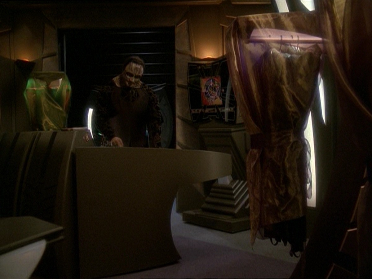 extant_StarTrek_DS9_7x03-Afterimage_0850.jpg