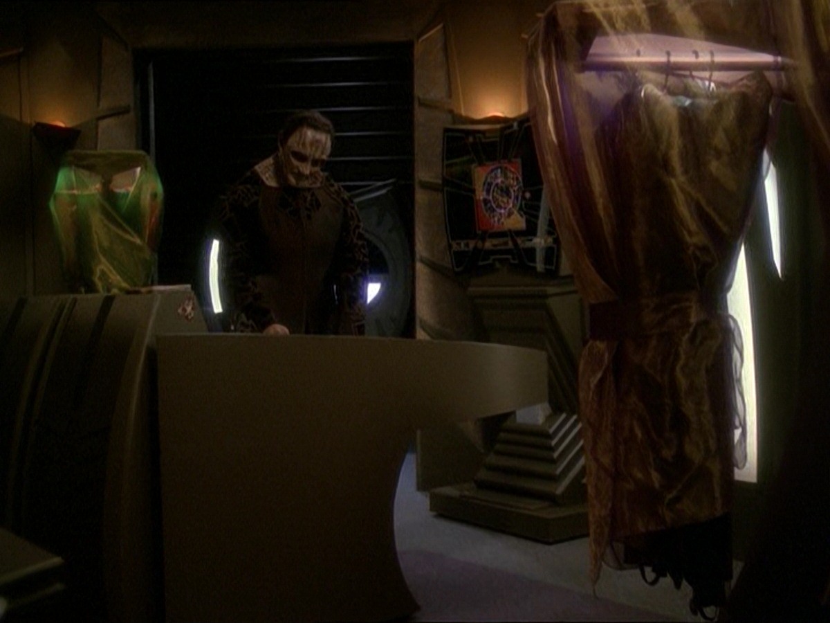 extant_StarTrek_DS9_7x03-Afterimage_0852.jpg