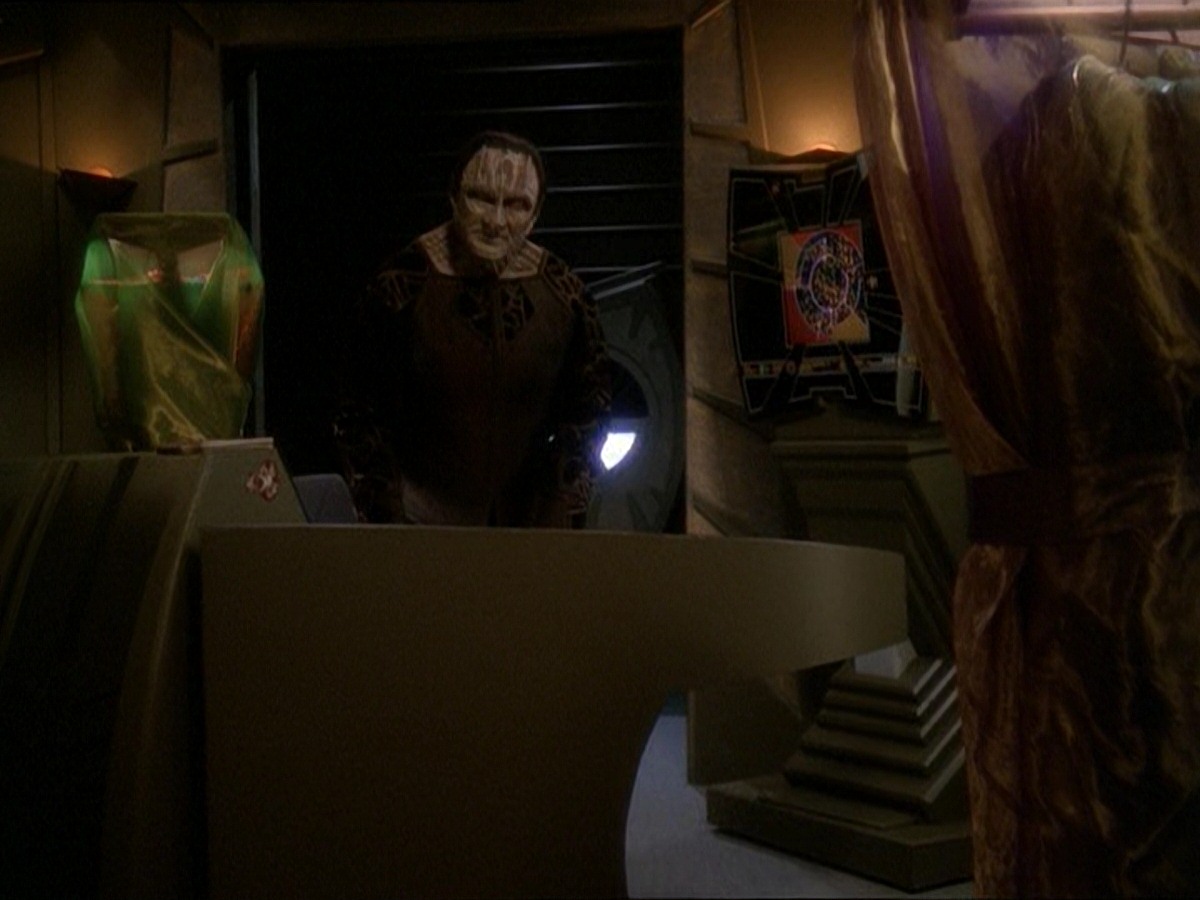 extant_StarTrek_DS9_7x03-Afterimage_0856.jpg