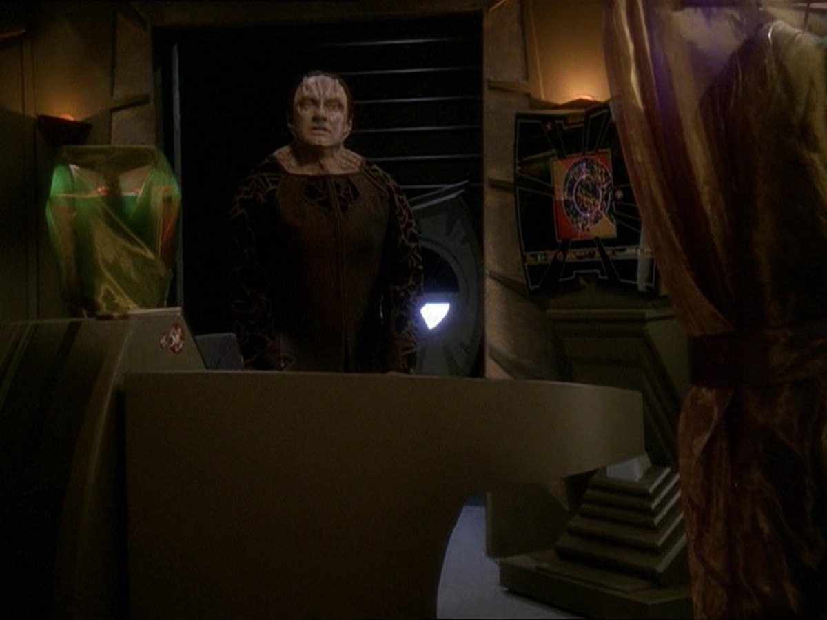 extant_StarTrek_DS9_7x03-Afterimage_0857.jpg