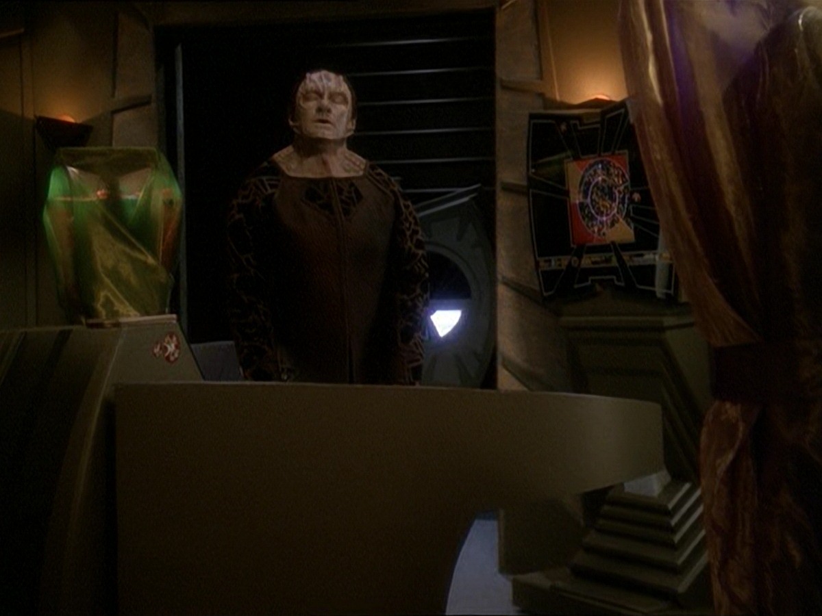 extant_StarTrek_DS9_7x03-Afterimage_0858.jpg