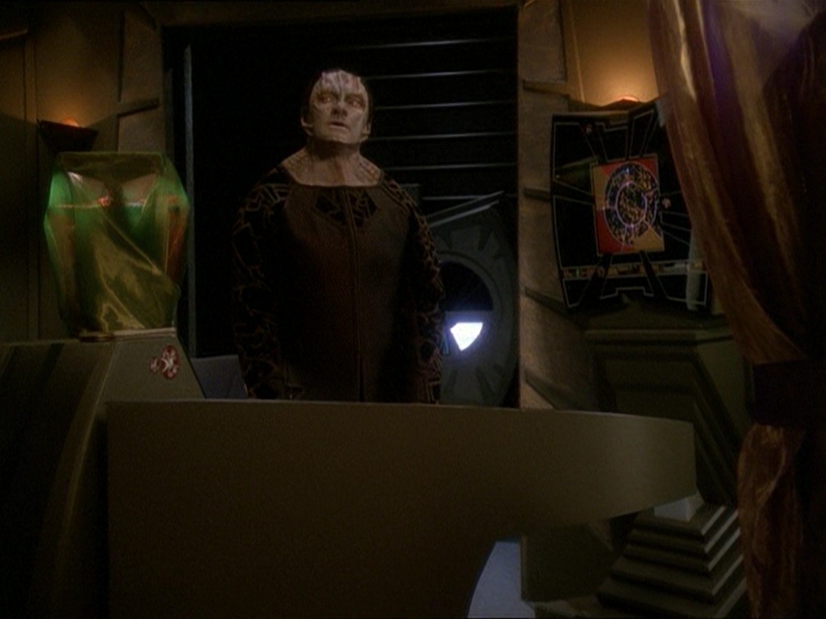 extant_StarTrek_DS9_7x03-Afterimage_0859.jpg