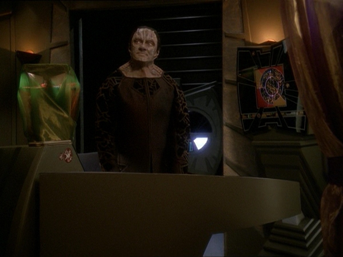 extant_StarTrek_DS9_7x03-Afterimage_0860.jpg