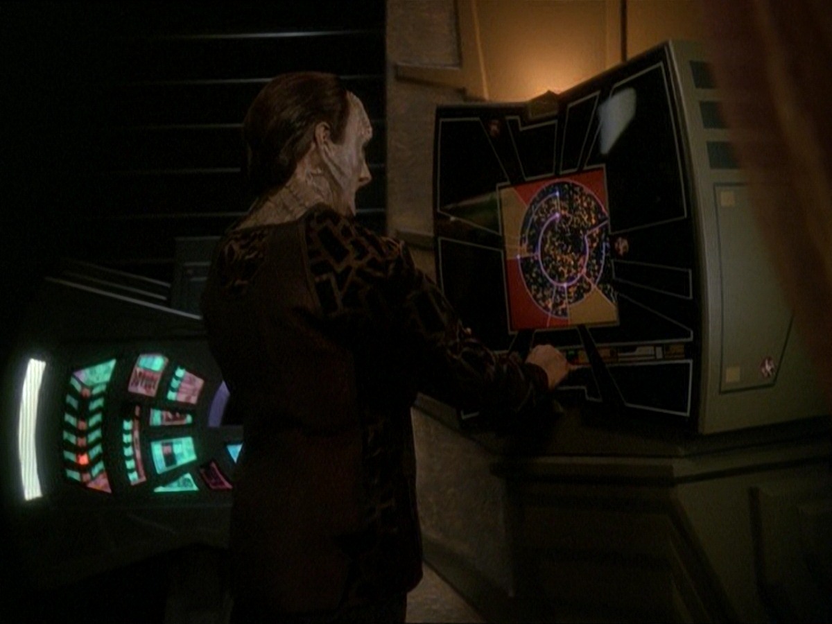 extant_StarTrek_DS9_7x03-Afterimage_0869.jpg