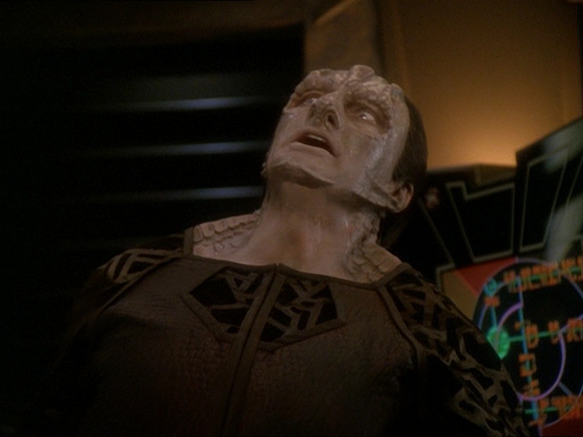 extant_StarTrek_DS9_7x03-Afterimage_0885.jpg