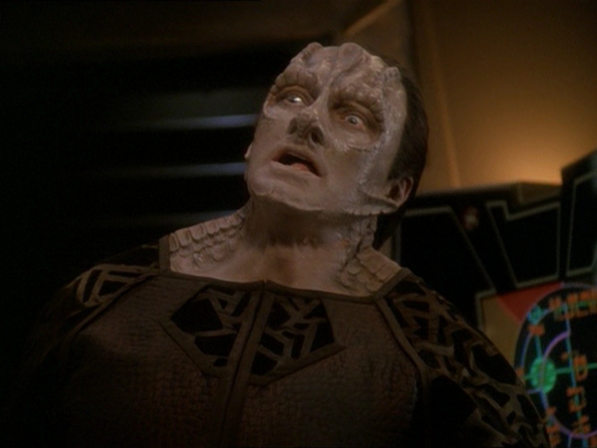 extant_StarTrek_DS9_7x03-Afterimage_0886.jpg