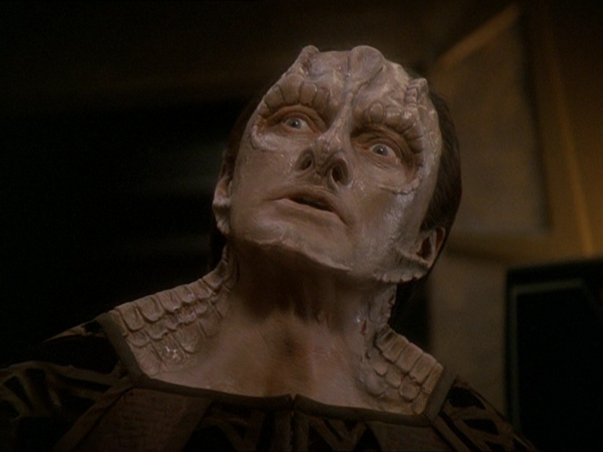 extant_StarTrek_DS9_7x03-Afterimage_0900.jpg