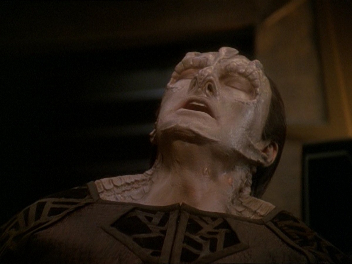 extant_StarTrek_DS9_7x03-Afterimage_0902.jpg