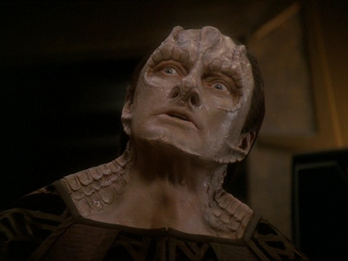 extant_StarTrek_DS9_7x03-Afterimage_0909.jpg