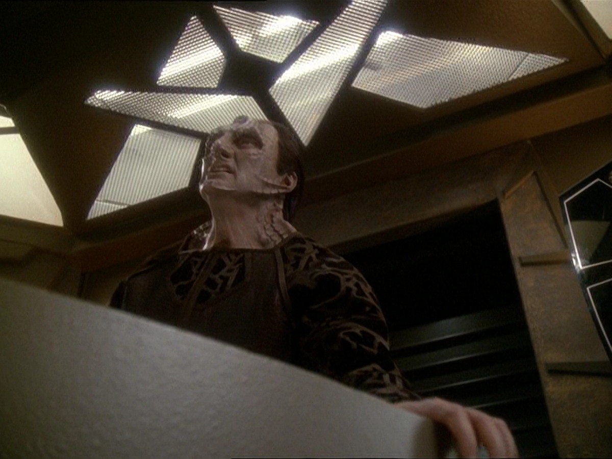 extant_StarTrek_DS9_7x03-Afterimage_0919.jpg