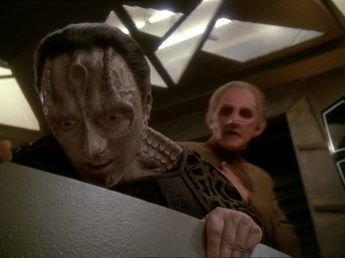 extant_StarTrek_DS9_7x03-Afterimage_0923.jpg