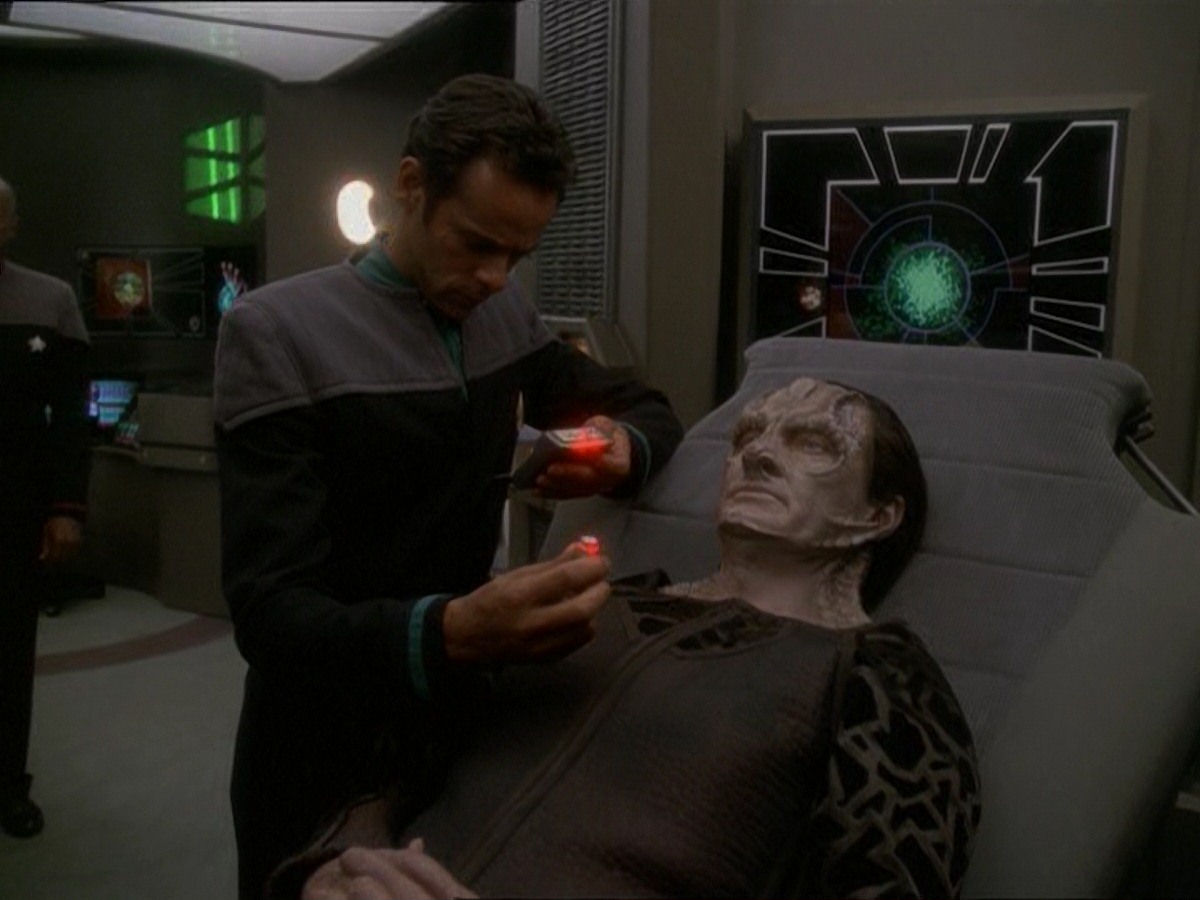 extant_StarTrek_DS9_7x03-Afterimage_0934.jpg