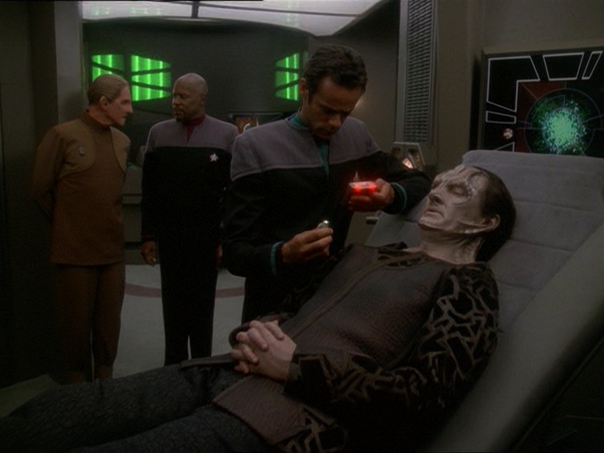 extant_StarTrek_DS9_7x03-Afterimage_0938.jpg