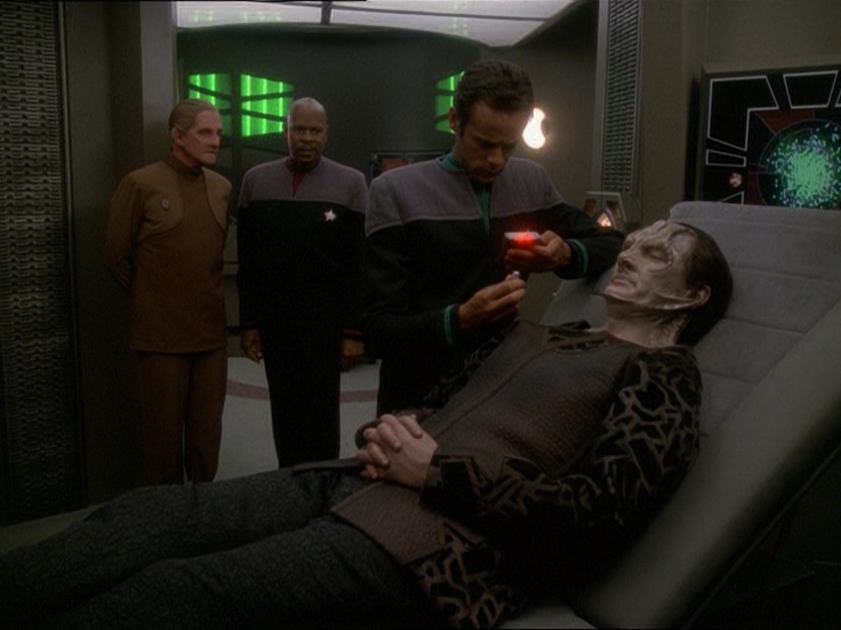 extant_StarTrek_DS9_7x03-Afterimage_0942.jpg