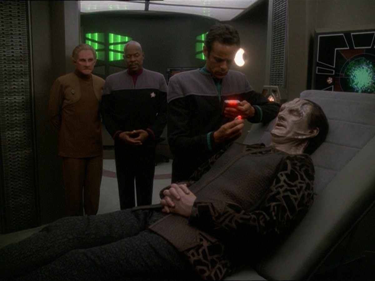 extant_StarTrek_DS9_7x03-Afterimage_0945.jpg