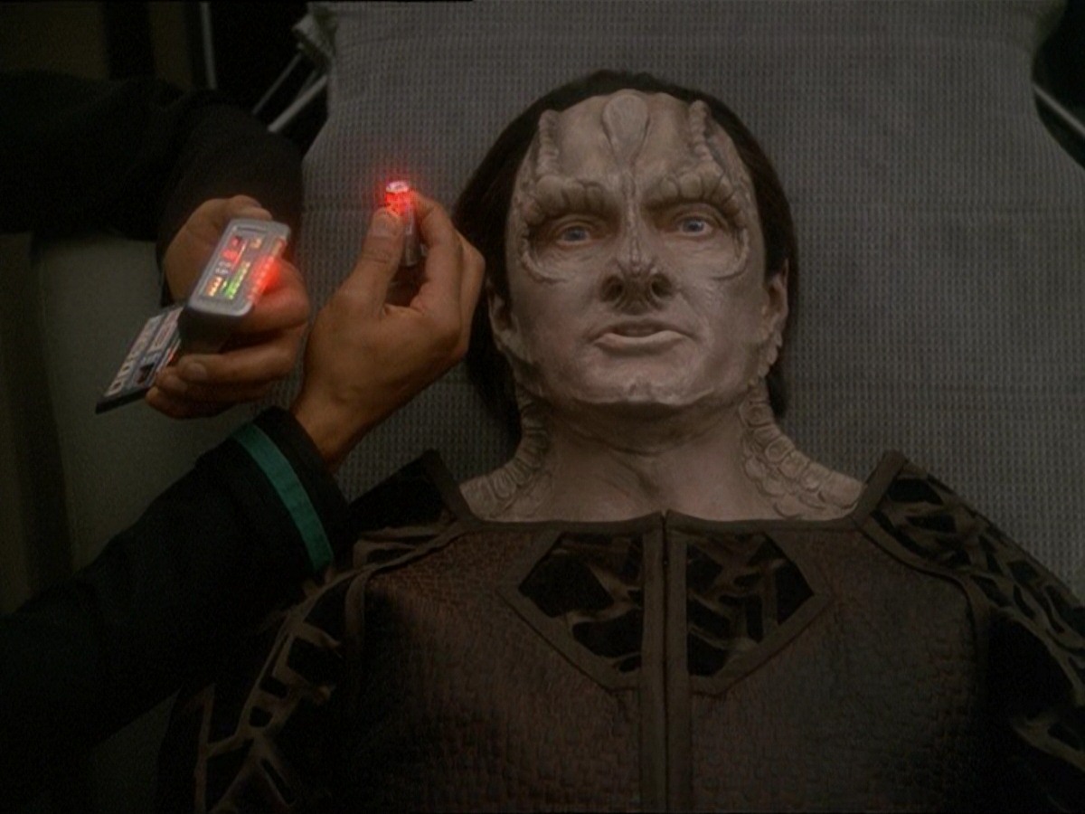 extant_StarTrek_DS9_7x03-Afterimage_0953.jpg