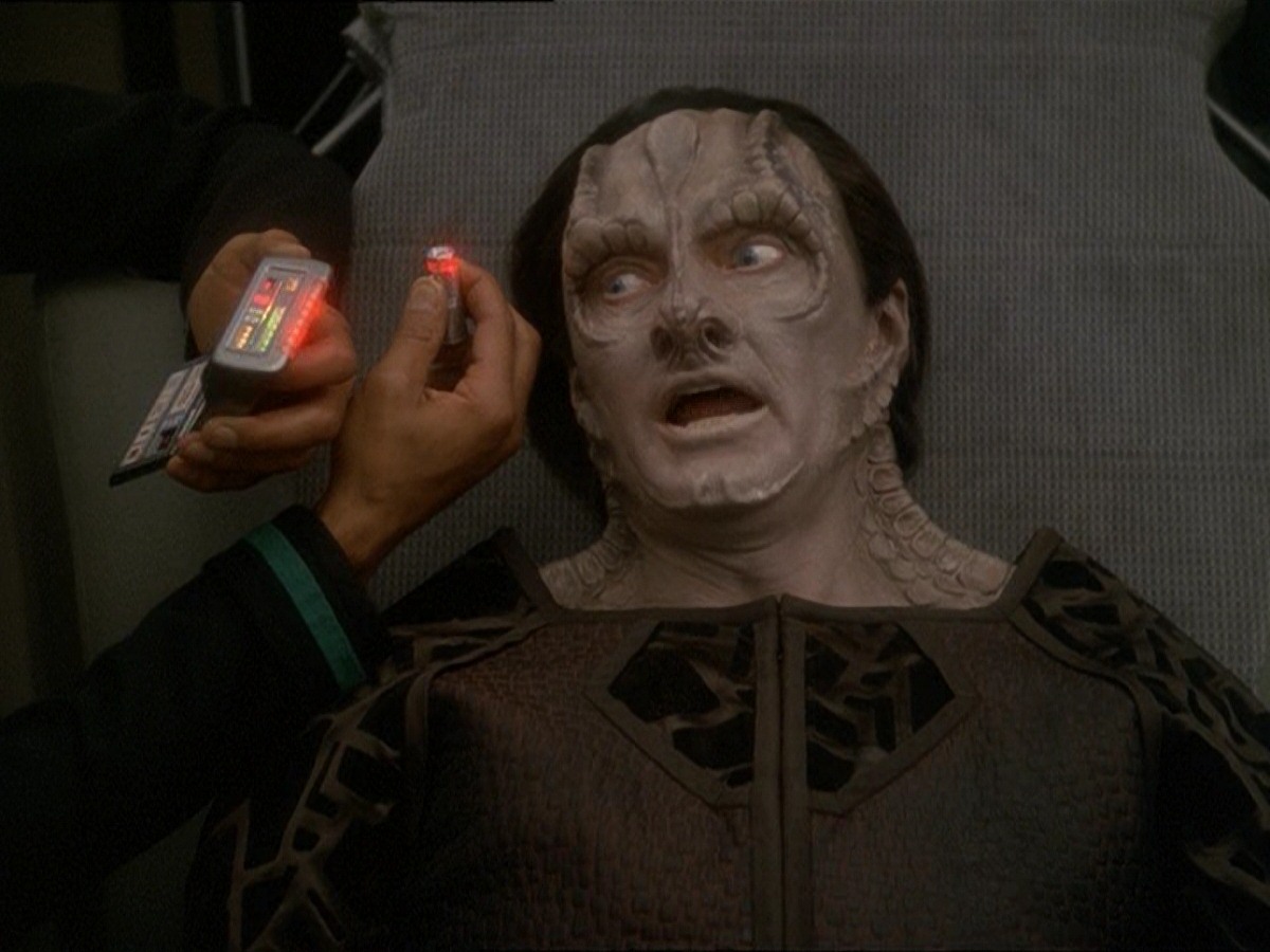 extant_StarTrek_DS9_7x03-Afterimage_0955.jpg