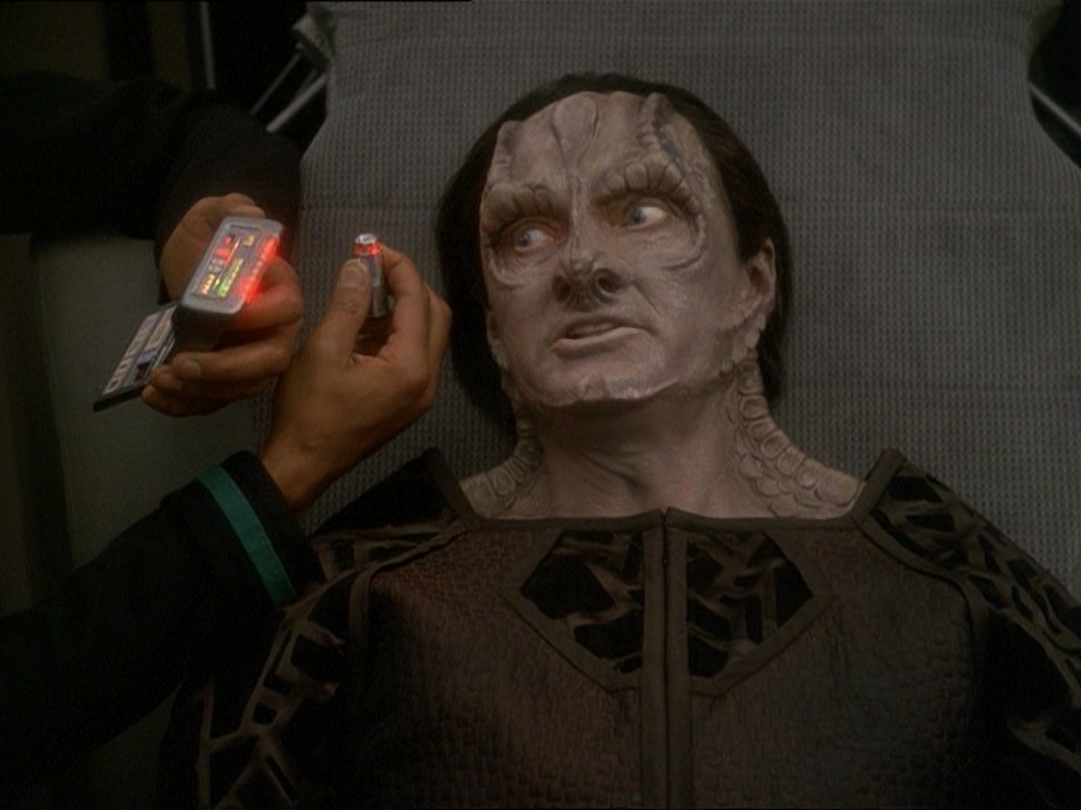 extant_StarTrek_DS9_7x03-Afterimage_0957.jpg
